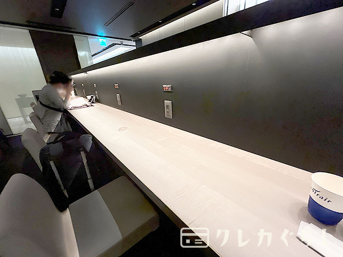 プレミアムラウンジ セントレア:カウンターテーブル席